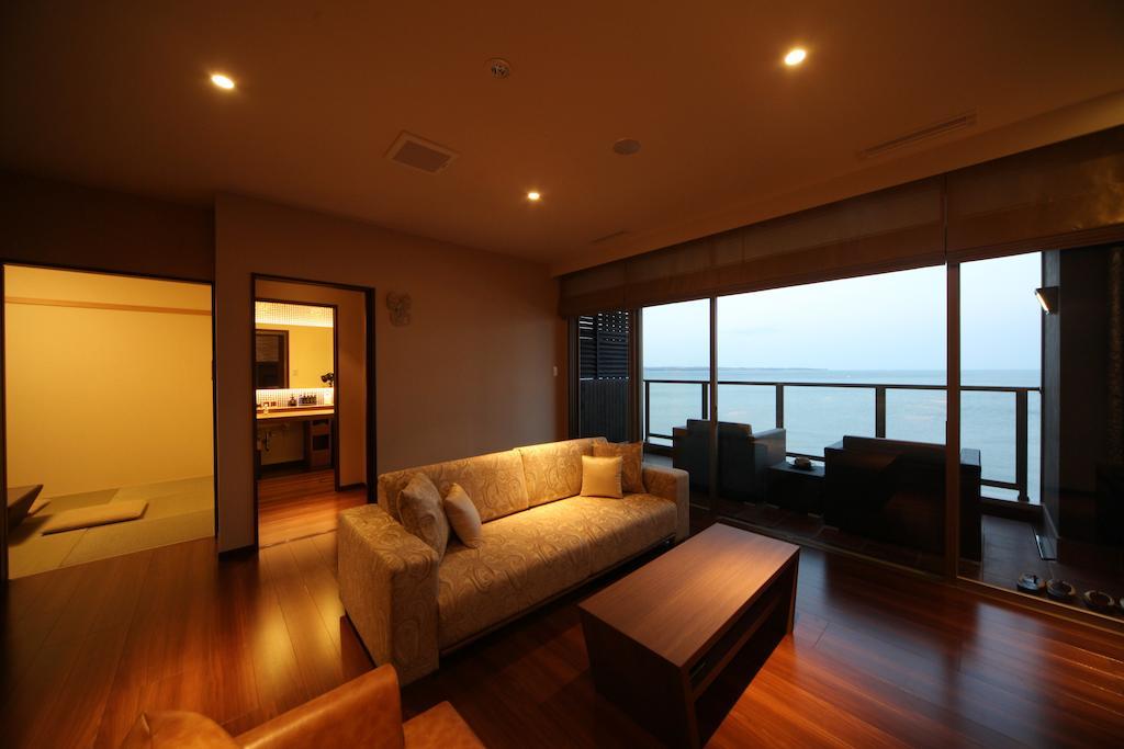 Amane Resort Seikai Beppu Habitación foto A living room in a typical apartment