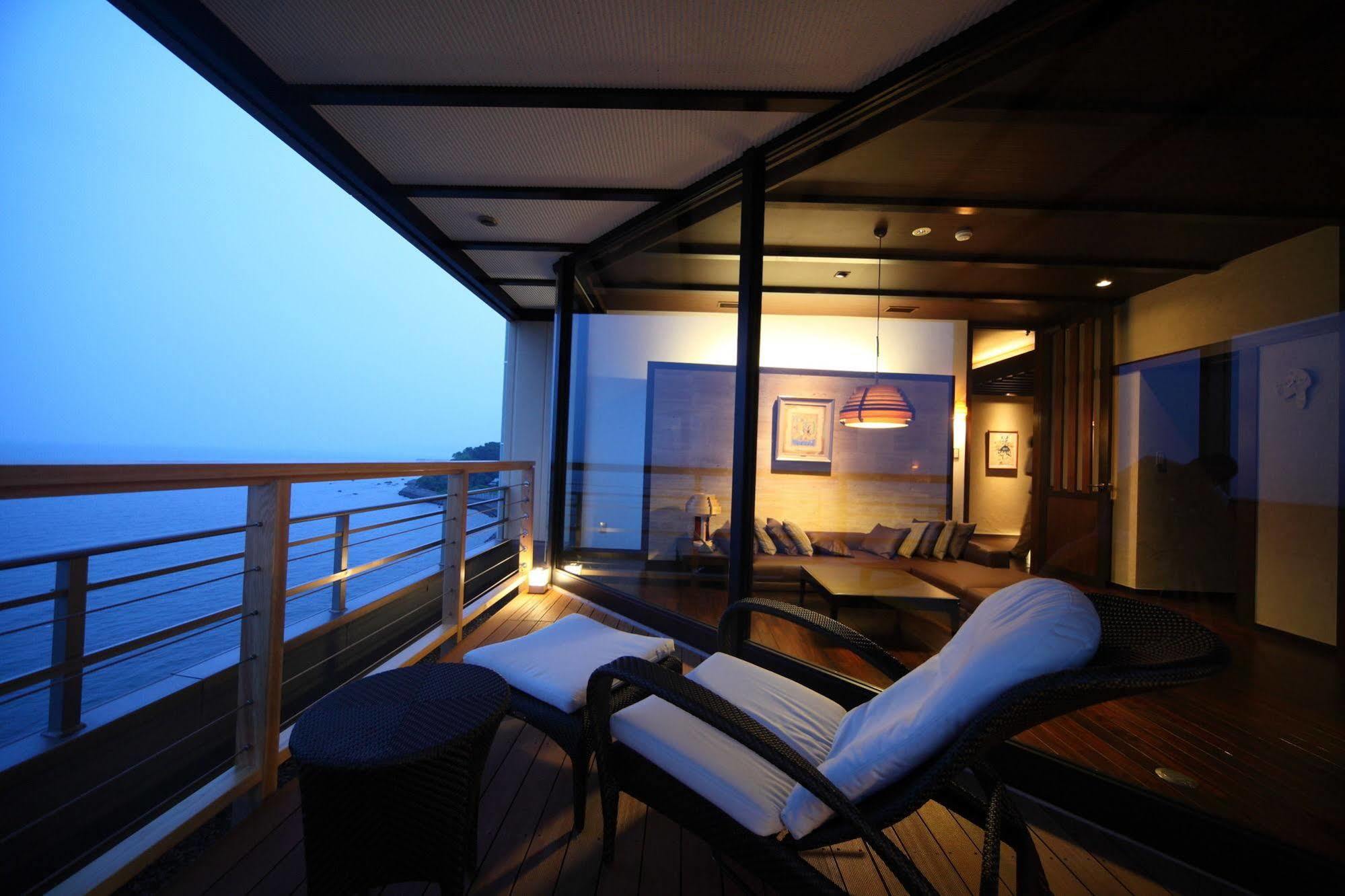 Amane Resort Seikai Beppu Exterior foto The balcony of a suite on the World Voyager